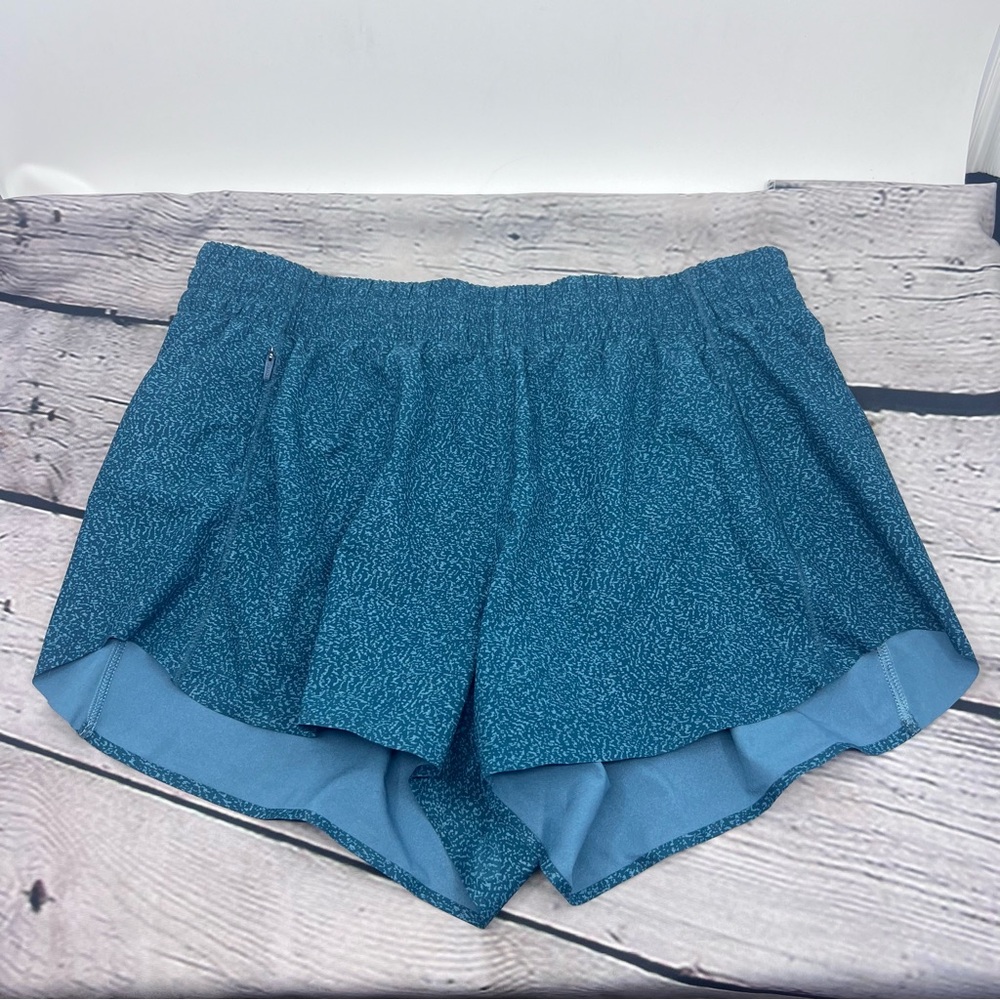 ✨EUC! ATHLETA Printed Hustle 3” Short, size S